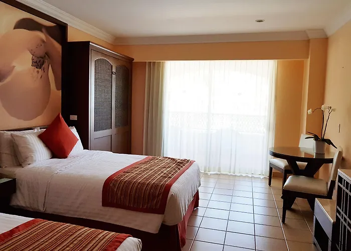 Hotel Club Solaris Cabos 4*