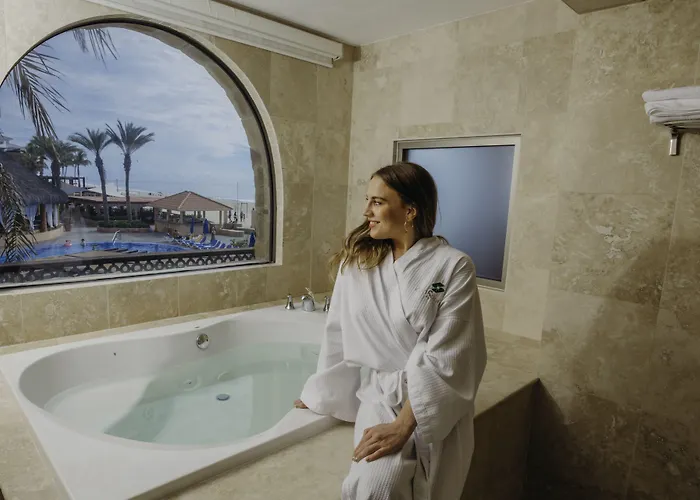 Hotel Club Solaris Cabos 4*